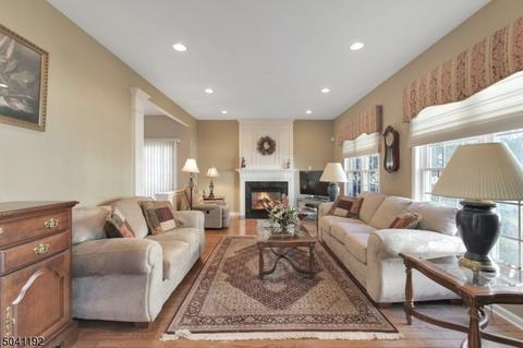 65 Balsam Ct, Paramus, NJ 07652 photo 7