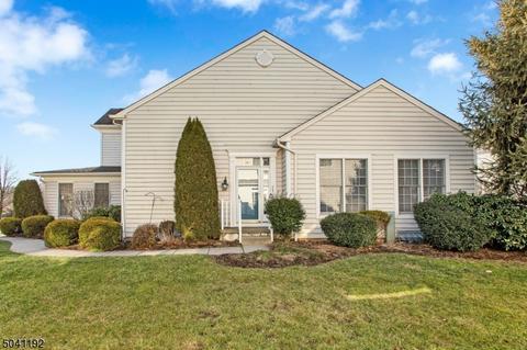 65 Balsam Ct, Paramus, NJ 07652 photo 2