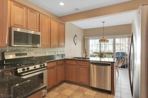 65 Balsam Ct, Paramus, NJ 07652 photo 9