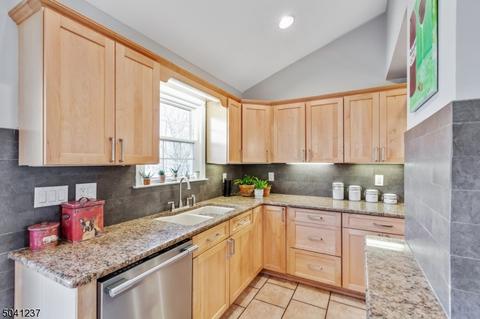 25 Riverview Dr, Montclair, NJ 07043 photo 9