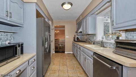 29 Monterey Dr, Wayne, NJ 07470 photo 7