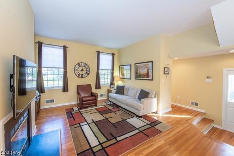 48 Tanager Ct, Wayne, NJ 07470 photo 2