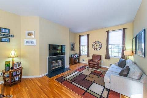 48 Tanager Ct, Wayne, NJ 07470 photo 3