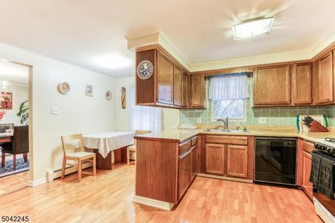 90 Oldham Rd, Wayne, NJ 07470 photo 9