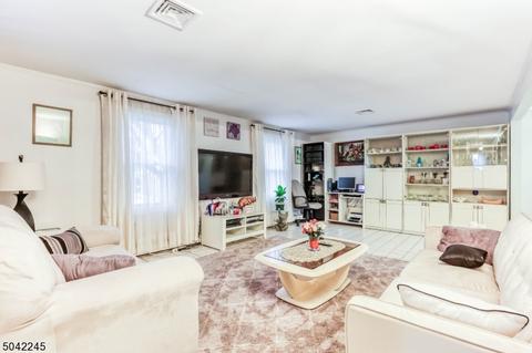 90 Oldham Rd, Wayne, NJ 07470 photo 5