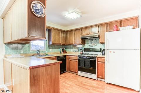 90 Oldham Rd, Wayne, NJ 07470 photo 8