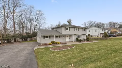 51 Rande Dr, Wayne, NJ 07470 photo 2