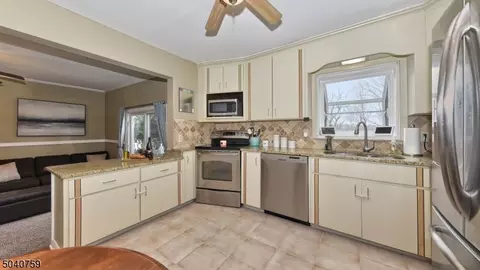51 Rande Dr, Wayne, NJ 07470 photo 8