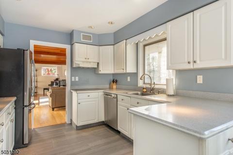 44 Swiss Ter, Wayne, NJ 07470 photo 12