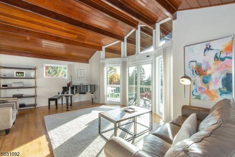 44 Swiss Ter, Wayne, NJ 07470 photo 4