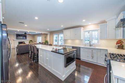 7 Bourbon St, Wayne, NJ 07470 photo 3
