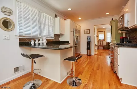 1 Sutherland Rd, Montclair, NJ 07042 photo 3