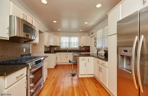 1 Sutherland Rd, Montclair, NJ 07042 photo 2