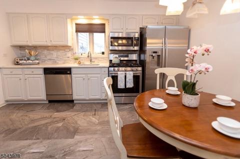 21 Freeman Pl, Nutley, NJ 07110 photo 8