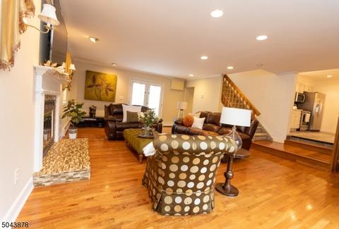 21 Freeman Pl, Nutley, NJ 07110 photo 2