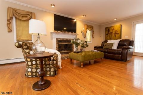 21 Freeman Pl, Nutley, NJ 07110 photo 3