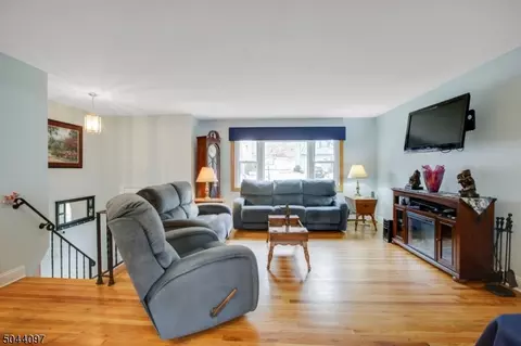 263 Crescent Rd, Wanaque, NJ 07465 photo 4