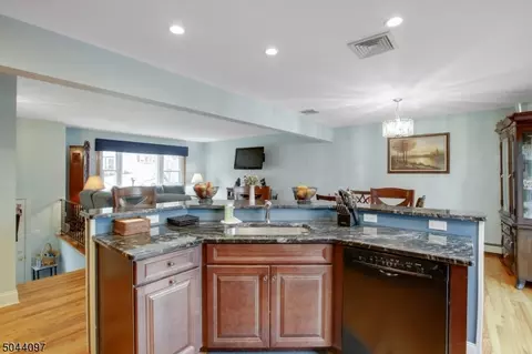 263 Crescent Rd, Wanaque, NJ 07465 photo 12