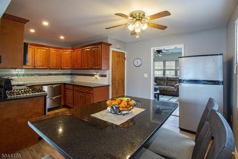 322 1st St, Middlesex, NJ 08846 photo 9