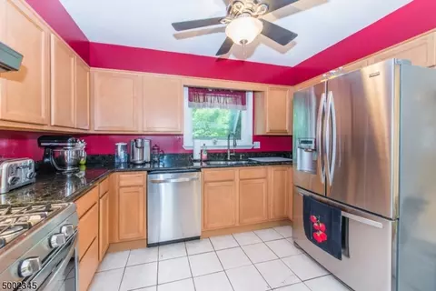 136 Monroe St, Haskell, NJ 07420 photo 7
