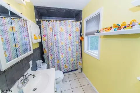 136 Monroe St, Haskell, NJ 07420 photo 9