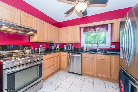 136 Monroe St, Haskell, NJ 07420 photo 6