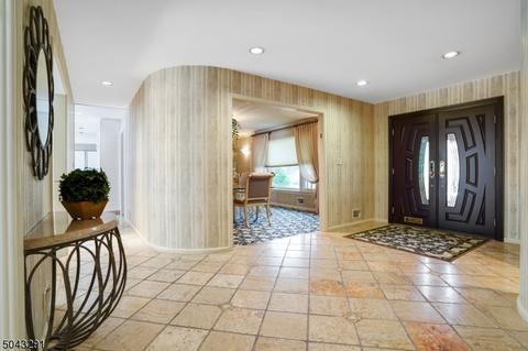 58 Tree Top Dr, Springfield, NJ 07081 photo 2