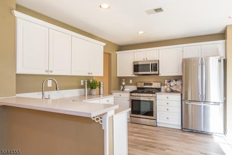 7 Micheline Ct, Wayne, NJ 07470 photo 2