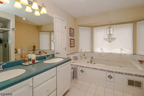 14 Crabapple Cv, Hampton, NJ 08827 photo 18