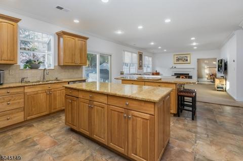 56 Atherton Ct, Wayne, NJ 07470 photo 5