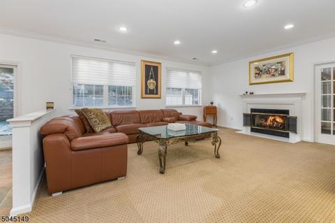 56 Atherton Ct, Wayne, NJ 07470 photo 4