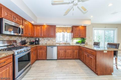 7 Bitola Dr, Wayne, NJ 07470 photo 2