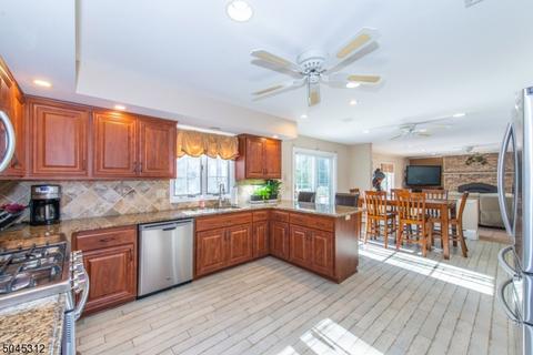 7 Bitola Dr, Wayne, NJ 07470 photo 4