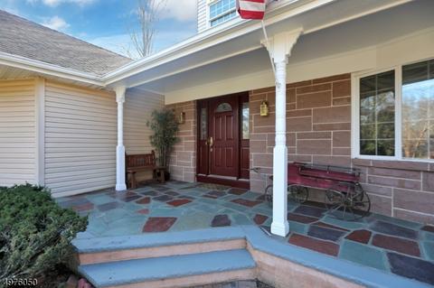 7 Pharis Pl, Upper Saddle River, NJ 07458 photo 2