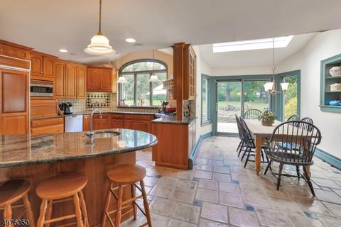 7 Pharis Pl, Upper Saddle River, NJ 07458 photo 12