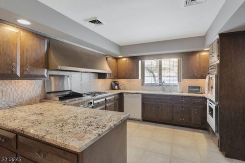 47 Harmer Ter, Wayne, NJ 07470 photo 3