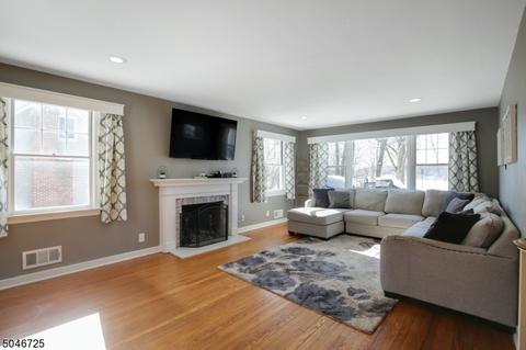 31 Spruce Ter, Wayne, NJ 07470 photo 2