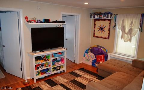 131 Jackson St, Haskell, NJ 07420 photo 3