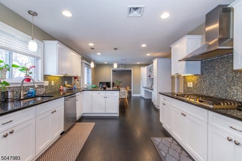8 Copley Ct, Wayne, NJ 07470 photo 5