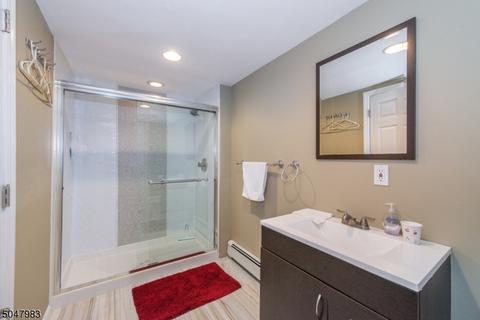 8 Copley Ct, Wayne, NJ 07470 photo 21