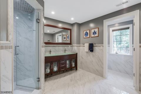 644 Victoria Ave, Paramus, NJ 07652 photo 18