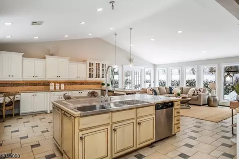 36 Windsor Pl, Montclair, NJ 07043 photo 9