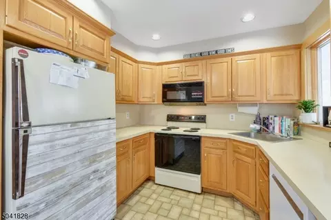 489 Lyons Rd, Bernards Twp, NJ 07920 photo 9