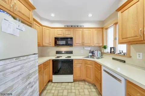 489 Lyons Rd, Bernards Twp, NJ 07920 photo 10