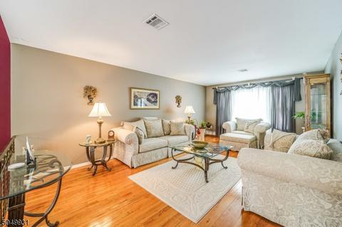 5 Mohawk Ave, Middlesex, NJ 08846 photo 4