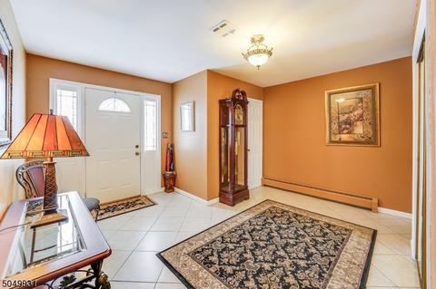 5 Mohawk Ave, Middlesex, NJ 08846 photo 2