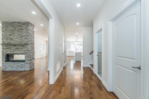 82 Christopher St, Montclair, NJ 07042 photo 3