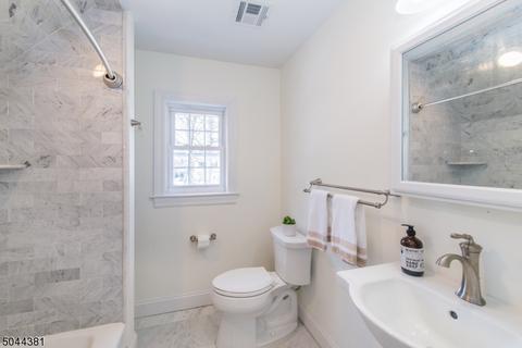 82 Christopher St, Montclair, NJ 07042 photo 17
