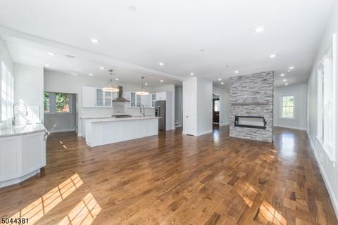 82 Christopher St, Montclair, NJ 07042 photo 8