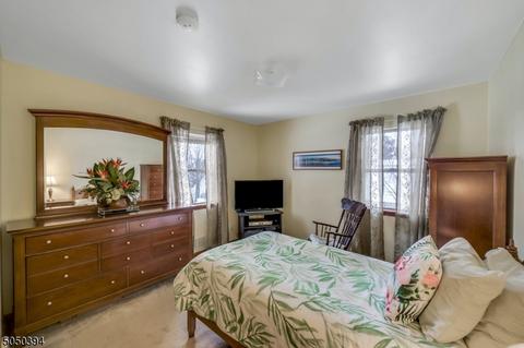611 Schaefer Ave, Oradell, NJ 07649 photo 10